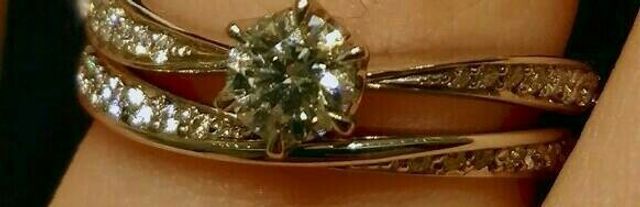 セットで作られたデザインだそうです。