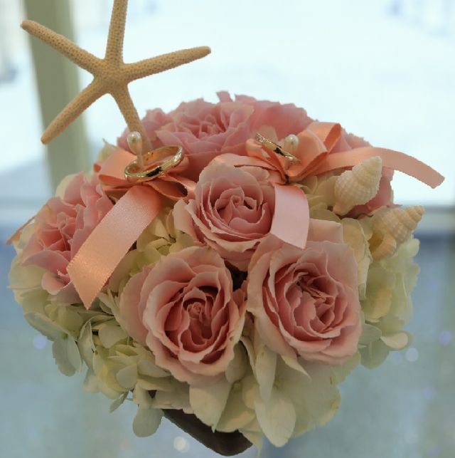 内側に彫りを入れているデザインの指輪です。