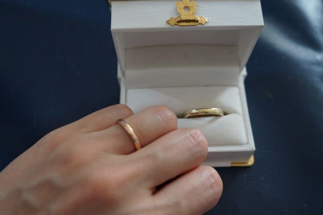 ピンクゴールドとイエローゴールドのカラーです。