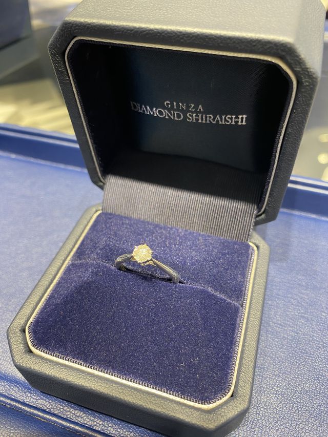 シンプルなダイヤモンド一石です。