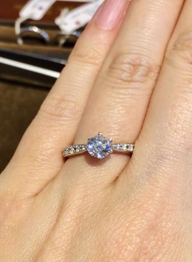 サンプルリングにダイヤモンドをのせていただきました