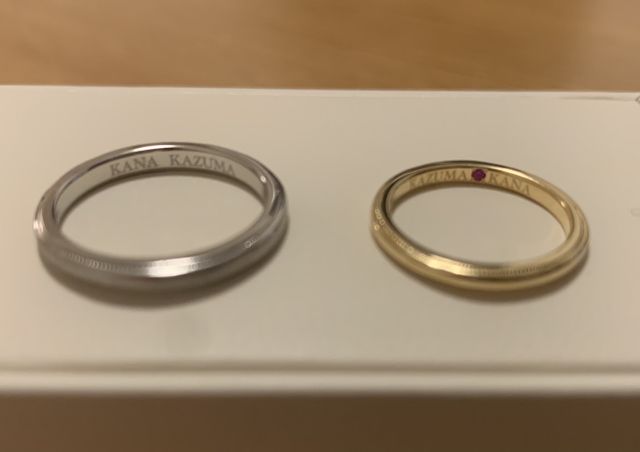 内側に印刻とルビー