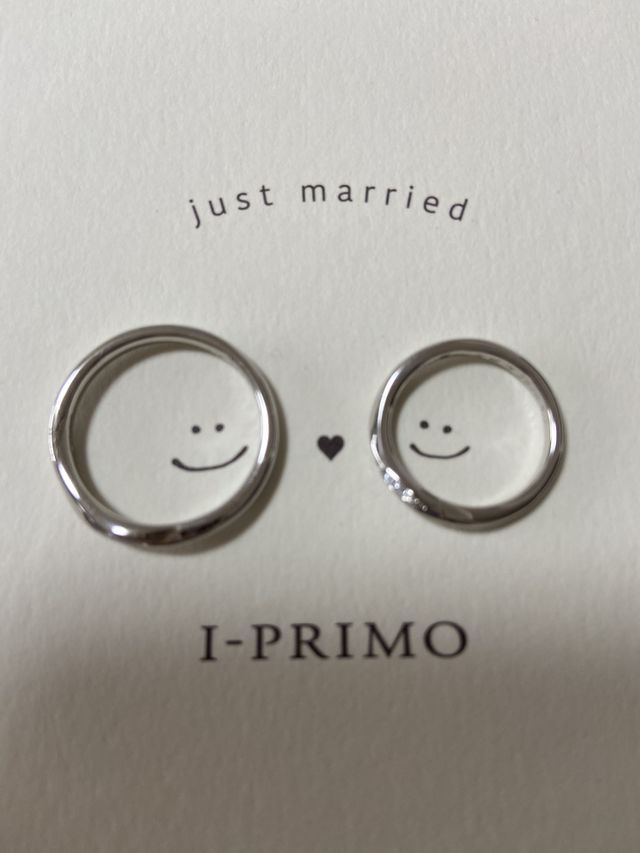 I-PRIMOさんに頂いた可愛い台紙に指輪をのせました。