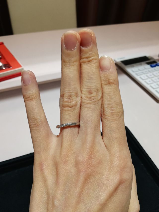 ストレートラインでつけやすいデザインです。