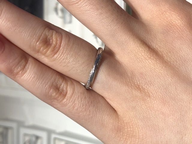 側面にダイヤがついています