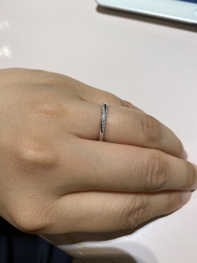 女性のデザインです。