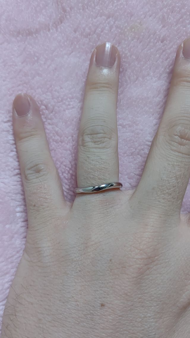 ストレートタイプですが、Vに見えるデザインです。