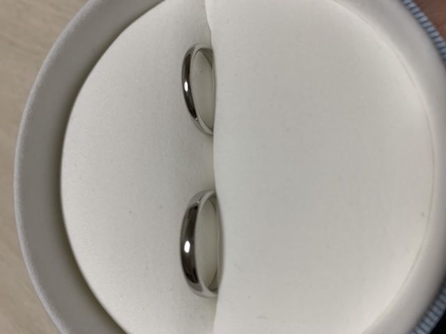 かわいいブルーのリボン付きの箱に入ってきました！