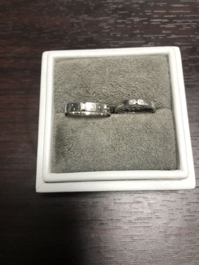 購入時のボックスと結婚指輪（ペアリング）のセットです