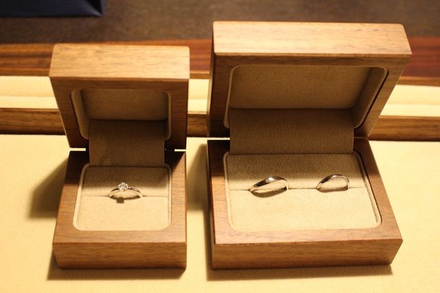 指輪は全て誇シリーズ。ボックスは木製です。