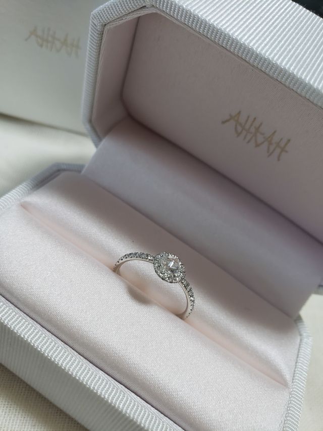 ボックスもしっかりしていて指輪が引き立ちます