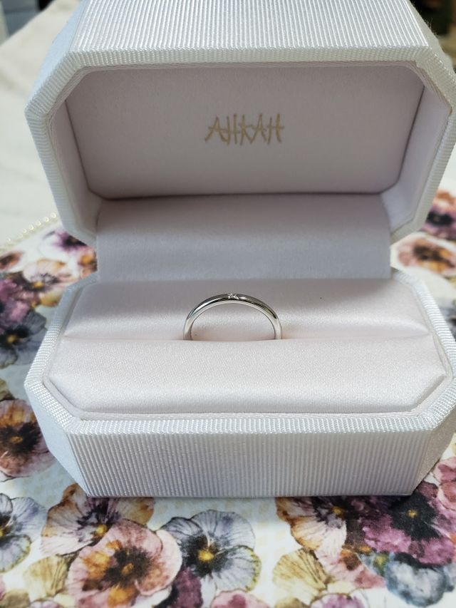 シンプルですが高級感のあるボックスに入って届きます