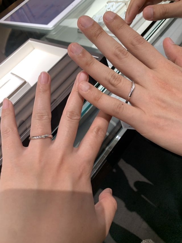 ウェーブがインフィニティーマークになっているものを購入