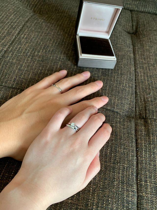 婚約指輪との相性がいいです。シンプルで気に入ってます。