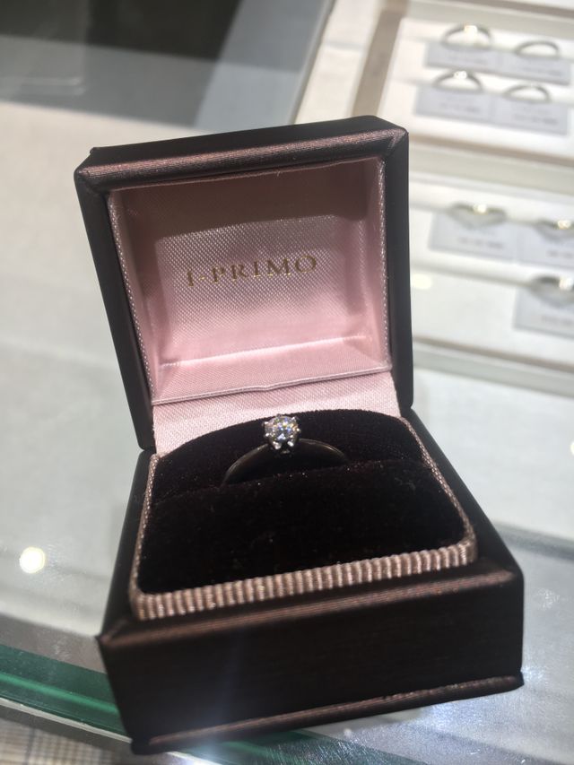 店内ではダイヤが綺麗に見える照明にもこだわっておられました！