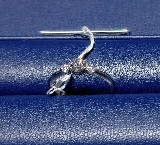 試着後上から、すこしボケ