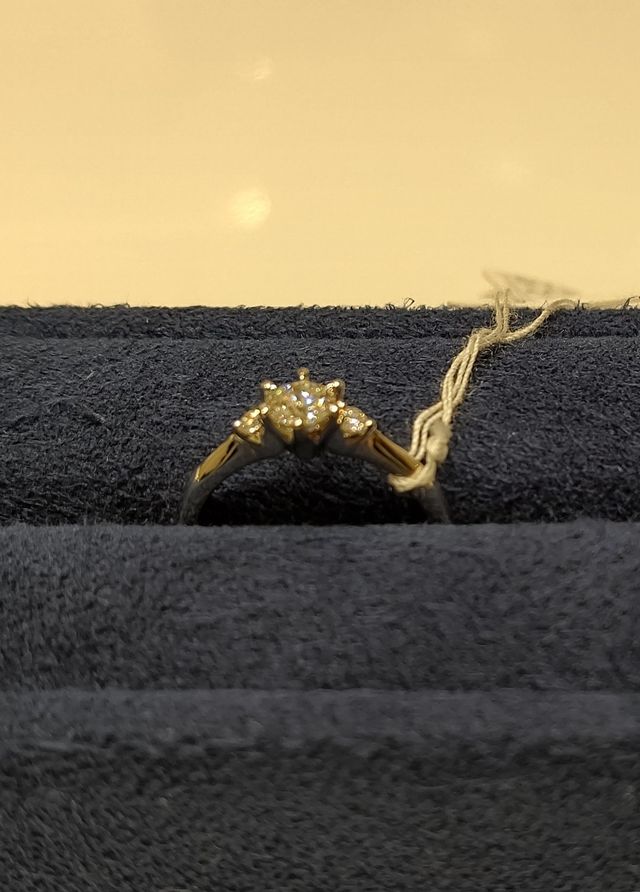 横から、台座の形状