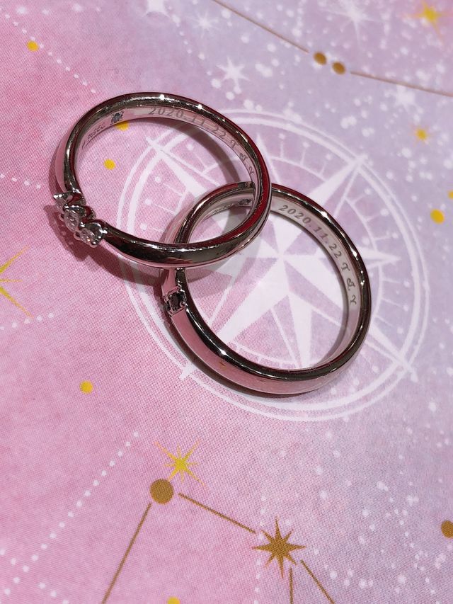 イニシャルと結婚記念日とプロミスダイヤモンドを入れました