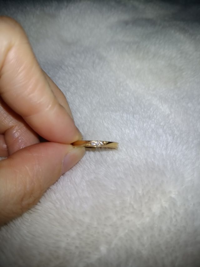 ピンクゴールドで可愛らしく、シンプルなデザインで使いやすい。