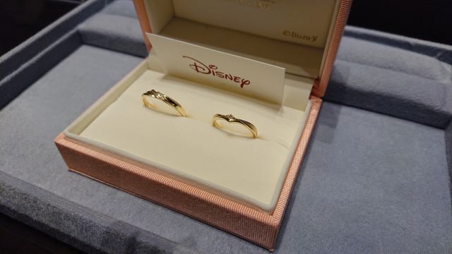 美女と野獣デザインの結婚指輪です