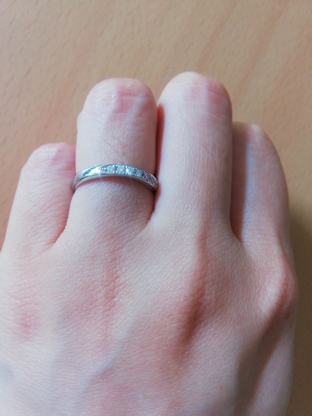 この写真は自分ではめた指輪です