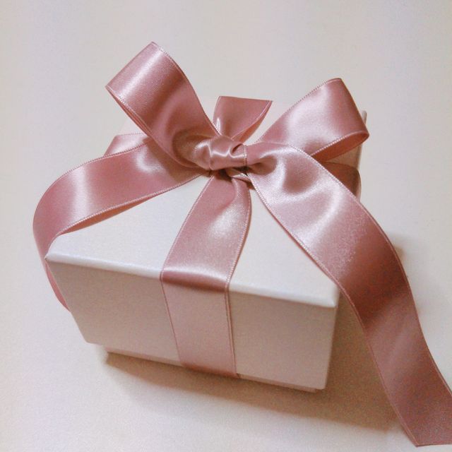 ブランドのイメージカラーはサクラピンクだそうです。