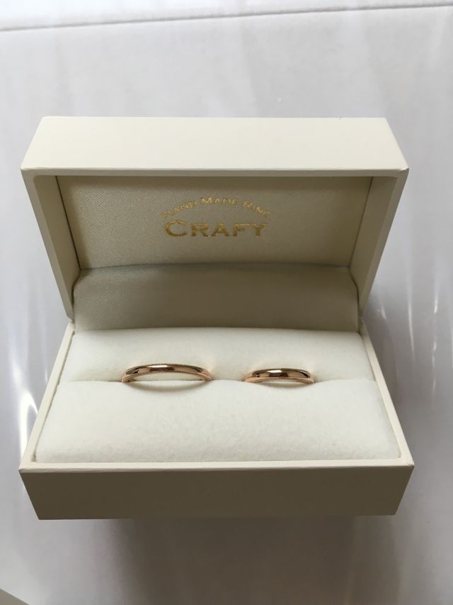 ピンクゴールドでミル打ちのデザイン