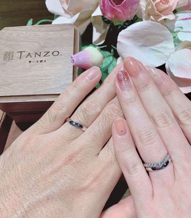 左上の箱がくるみの木から作られたボックスです。