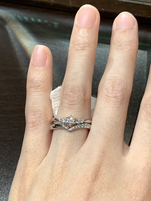 婚約指輪と結婚指輪をセットで試着させて貰いました。
