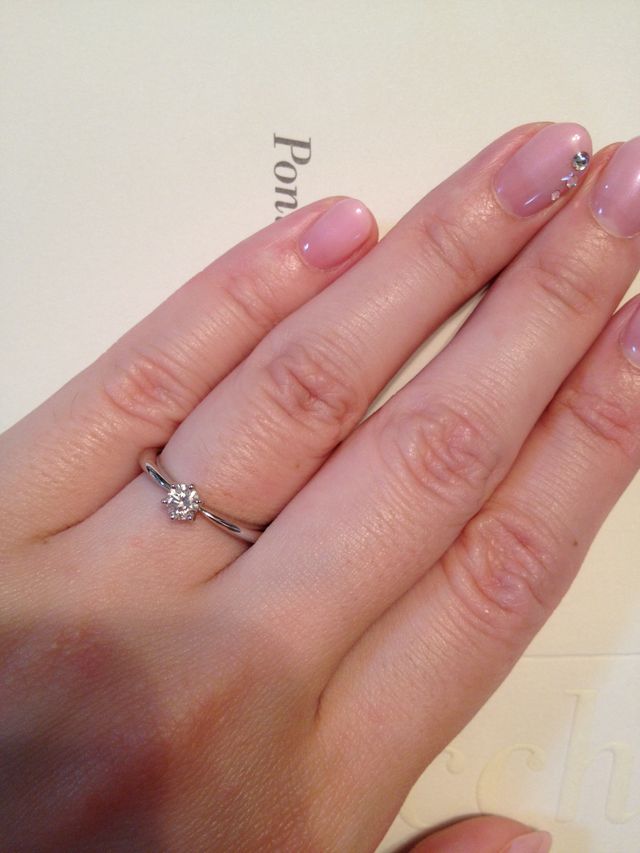 指輪をはめてみました。