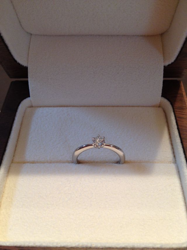 注文していた指輪を取りに行き、早速写真に収めました。