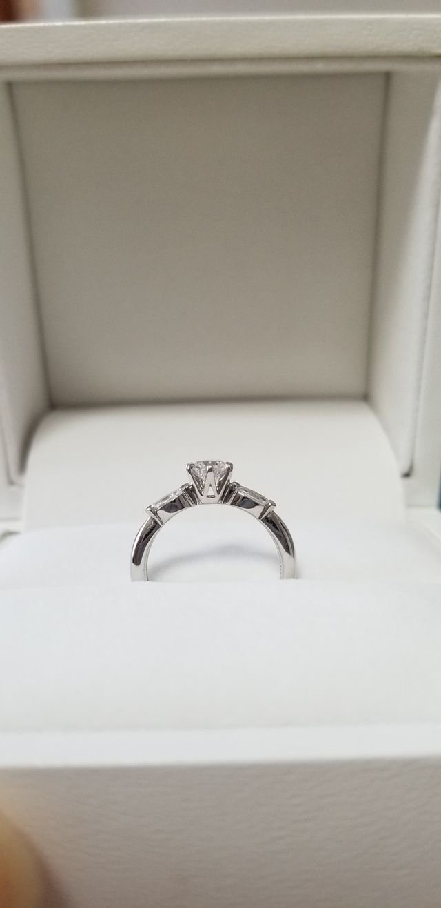 サイドのデザインはシンプルな形状