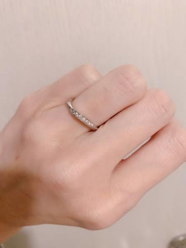 ダイヤの数も多くキラキラとしています。
