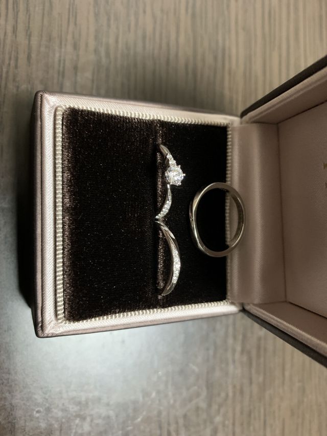 シンプルながら、洗練され、気品のあるデザインです。良品。