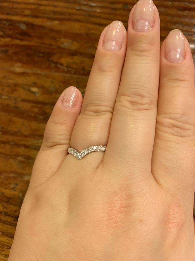 指が短かく太いのでＶ字に。カーブの角度はこだわりました。