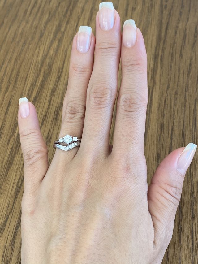 普段から結婚指輪と重ね付けをしています。