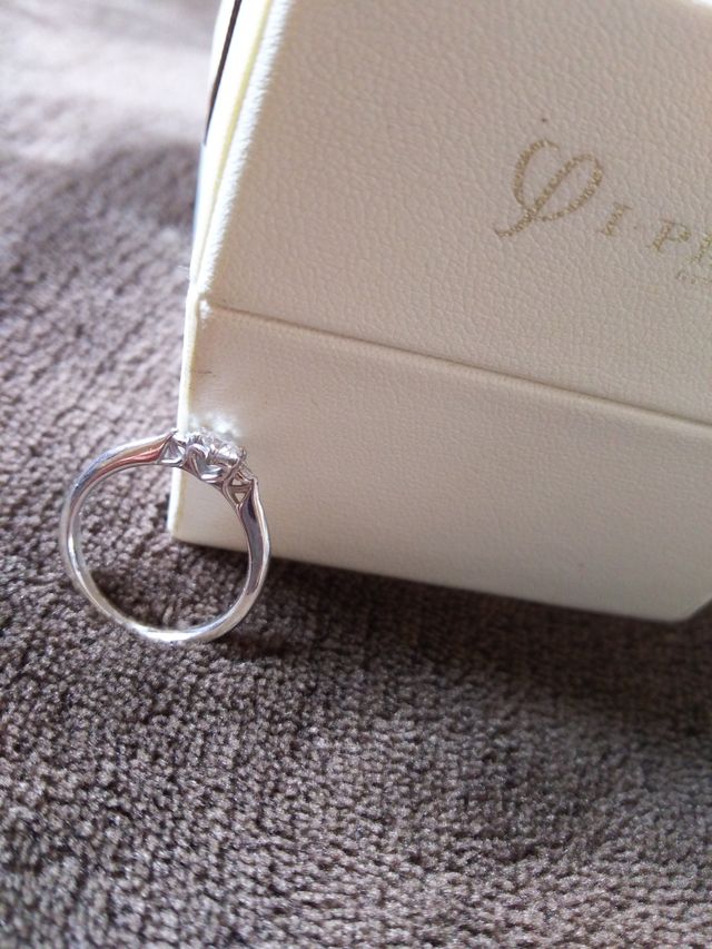 横から見ると真ん中にハートがくり貫かれているデザイン♪