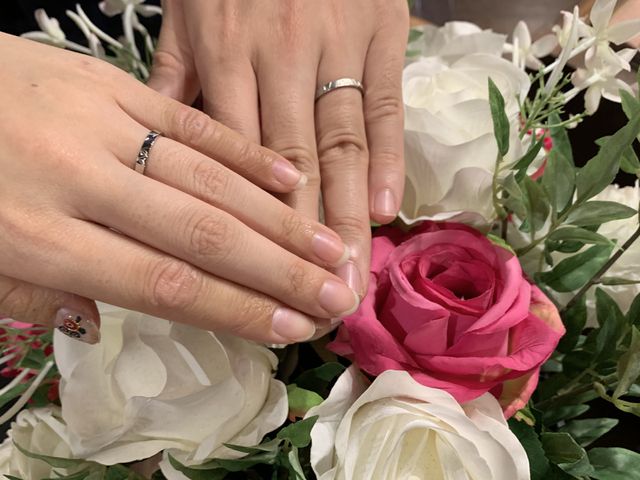 お店にあった薔薇の花と一緒に。