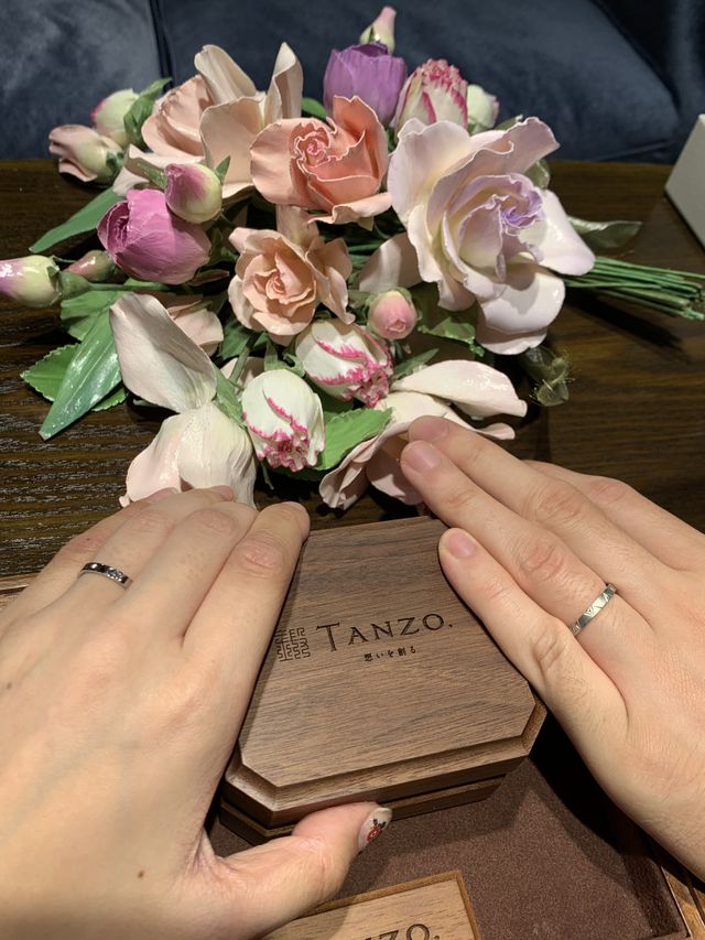 シックで豪華なボックスは八角形で八の字の末広がりの象徴！