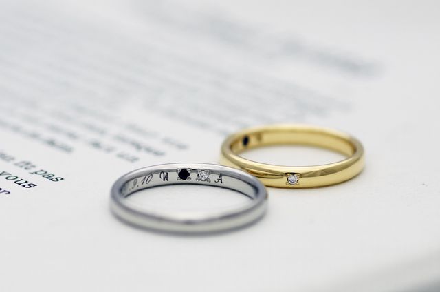 お互いに記念日月の石とディステニーダイヤモンドを入れました。