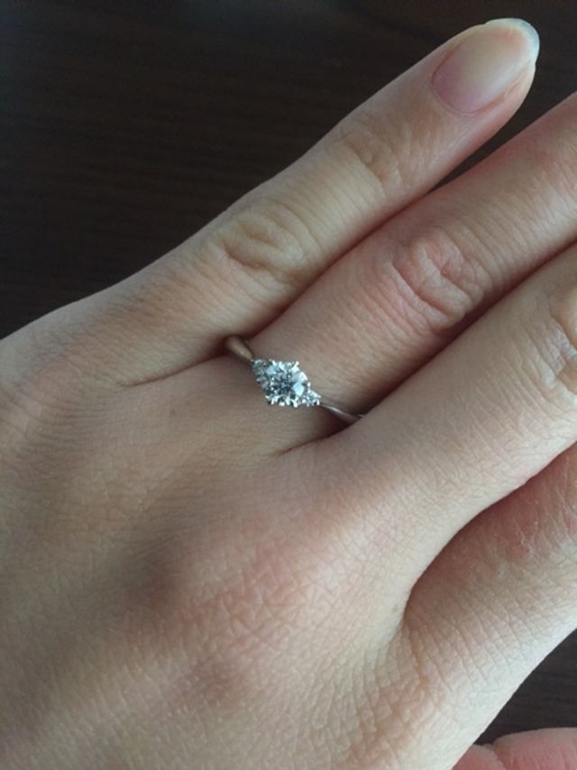 婚約指輪だけです。