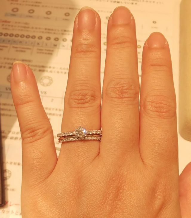 エンゲージとマリッジのセットです。２本とも細みです。