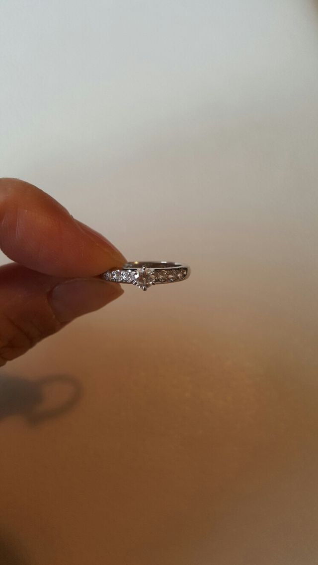 写真は自然光ですが、照明が当たるとさらに光ってきれいです。