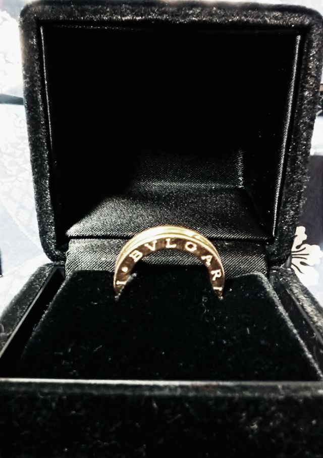 女性用１１号　ブルガリ　ゴールド　結婚指輪です