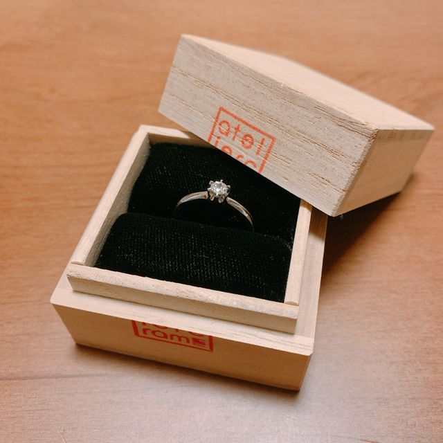 結婚指輪との重ね付けが綺麗に見えるようにこだわりました。