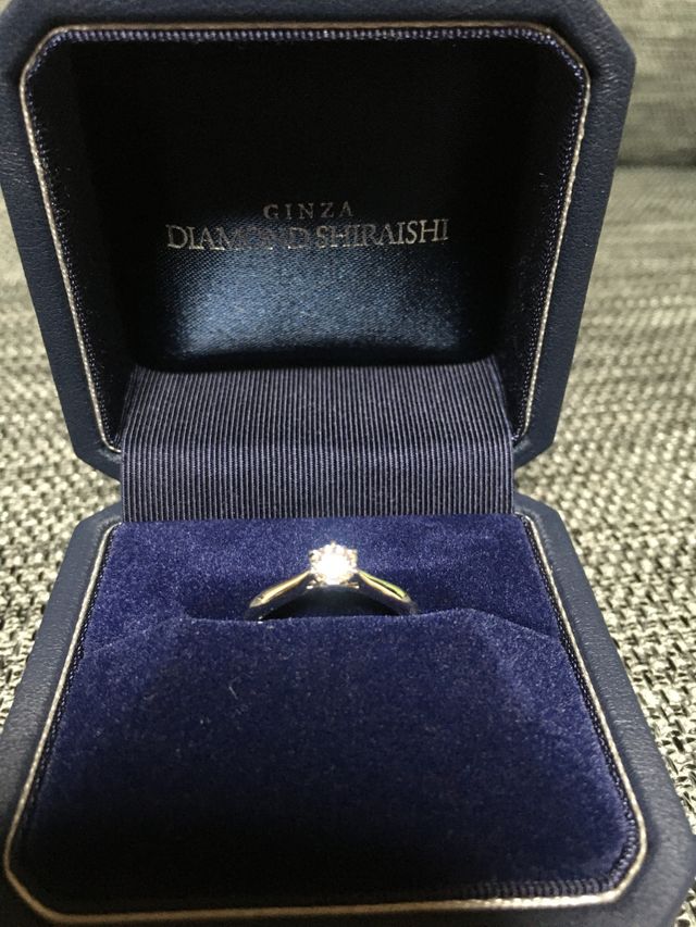 ダイヤを目立たせたかったのでシンプルで指がキレイに見えるもの