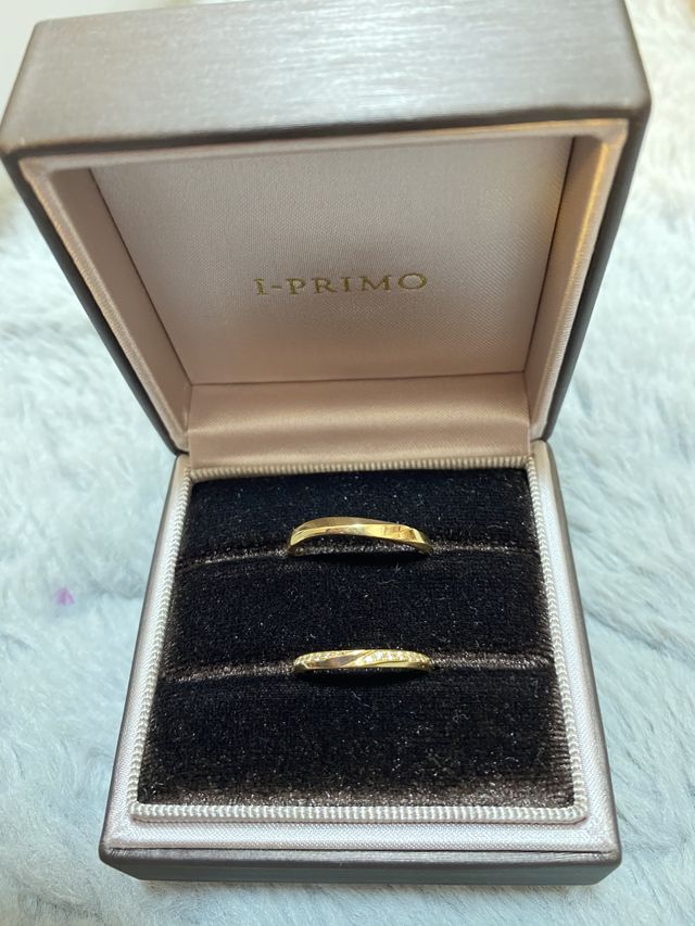 キラキラしていてとても綺麗です。指が綺麗に見えます！