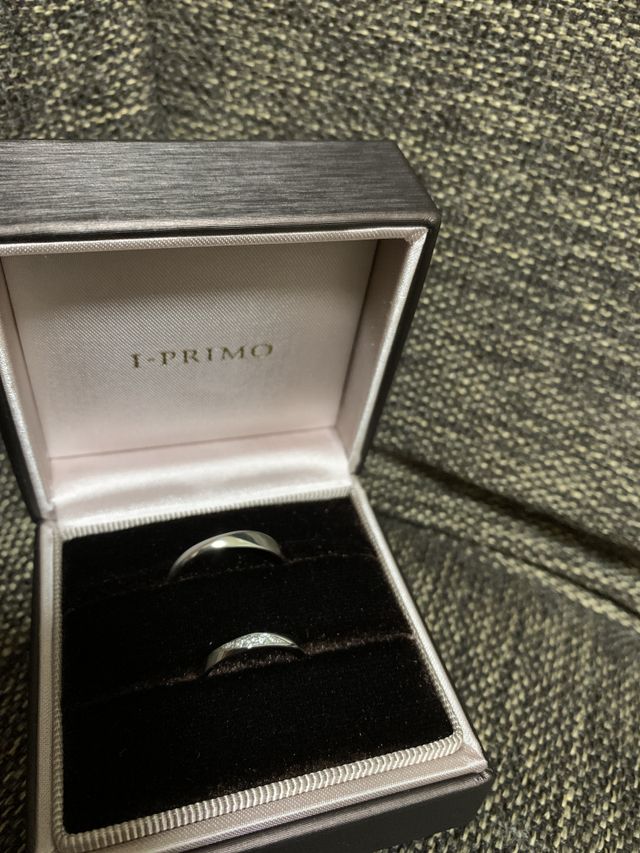 お互い同じデザインではないですが素敵な組み合わせです。