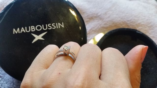 縦爪にブランドのMマーク