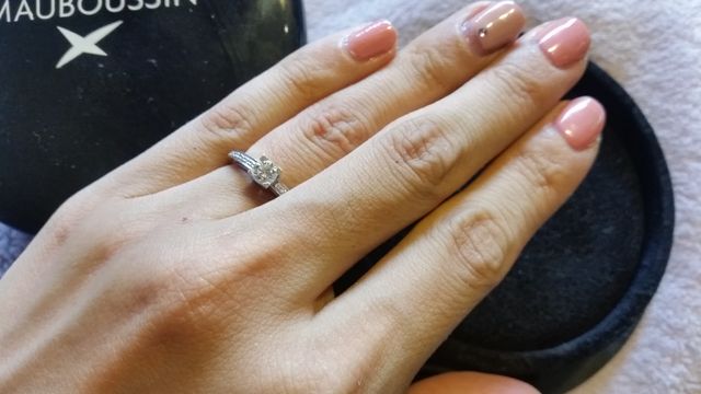 一粒ダイヤ立て爪のエンゲージ